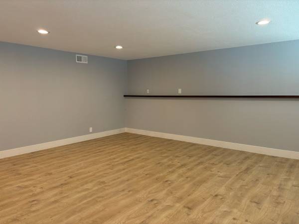$2,000 / 1br - 950ft2 - Very Large 1 bedroom In-law apt in Emerald Hills, new flooring, no oven (Redwood City)63834323242497124