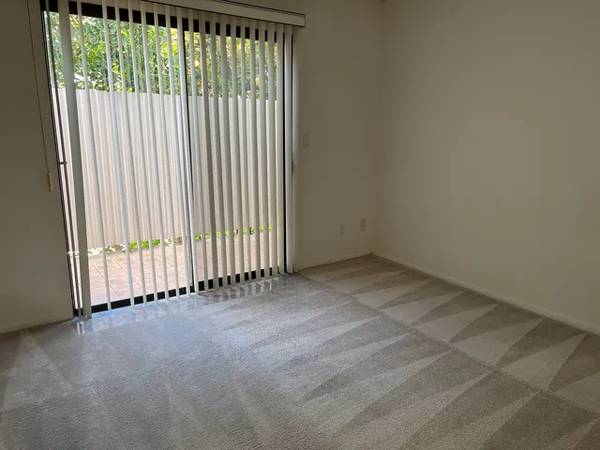 $456 / 1br - 1-2 Beds  1 Bath Luxe at Burbank is located in a residential neighbor (Luxe at Burbank 1731 Rogers Pl Burbank, CA)64035739023234122