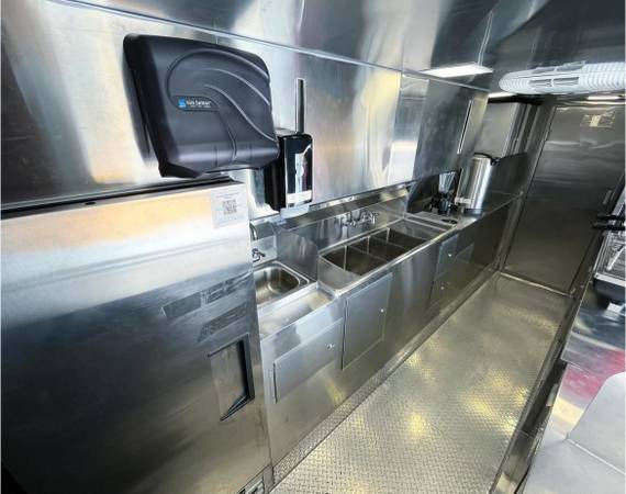 Camión de comida Mercedes Sprinter 2021 - $120,000 (Woodland Hills)63469918385283123