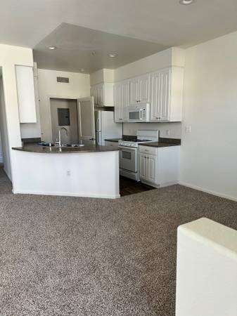 $3,062 / 2br - 1001ft2 - 2 Bedroom with detached Garage! (Ventura)63800711788803121