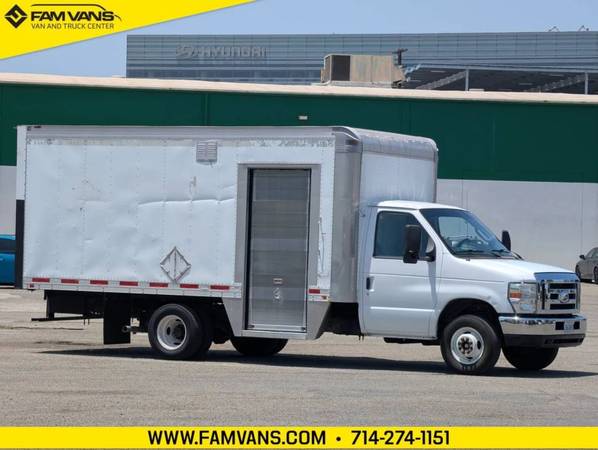 2015 Ford E450 Super Duty Cutaway  Cutaway Van 2D Van 1