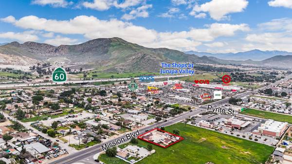 ENTIRE OFFICE BUILDING Space 808 Sq Ft 0.28 Acre Lot 2 Yards + Parking 1