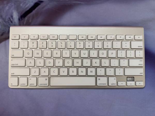 Apple Wireless Keyboard 1