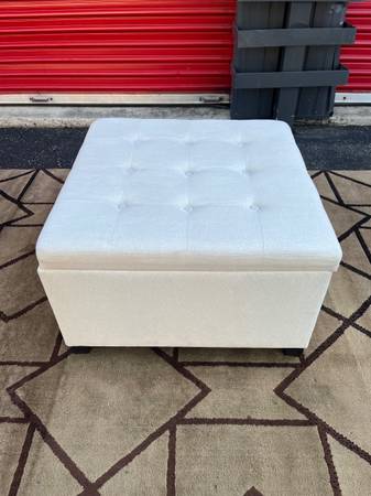 Ottoman!! Tufted Storage Ottoman!! Dimensions: 27” x 27” x 17” Height 1
