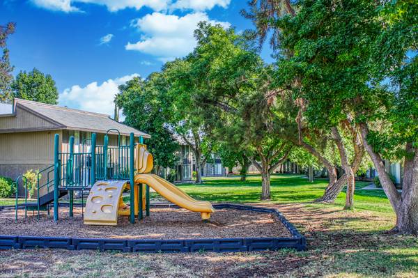 $1,674 / 2br - 1040ft2 - ¡UN MES GRATIS! ¡¡¡¡2 X 1.5 CASAS ADOSADAS!!!! (FRESNO)63872987928193124