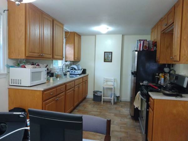 $750 / 140ft2 - Sunny Room/House-share (Billerica)63996544470787124