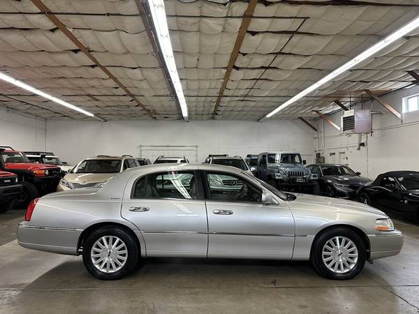 2003 Lincoln Town Car Signature Serviced! - $5,995 (CHECK OUR GOOGLE REVIEWS!!!)63618484421379121