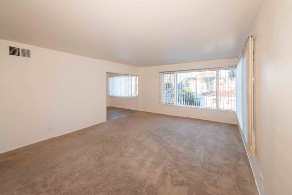 $2,895 / 2br - 1260ft2 - Prime location, Extra Large, Sunny, 2 Tandem Pkg. Incl., Quite street (oakland lake merritt / grand)63860996111745122