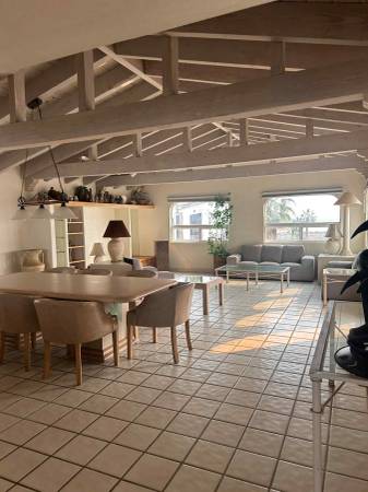 Exquisite house on the beach 1