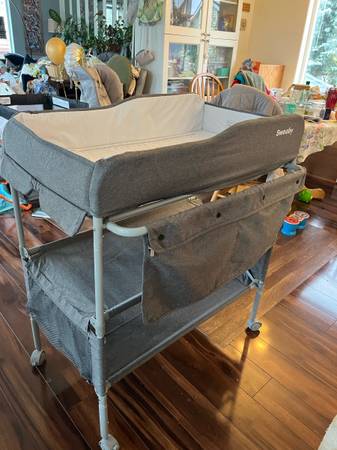 Sweeby changing table 1