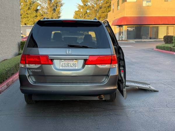 2010 Honda Odyssey EX-L - WHEELCHAIR VAN / HANDICAP VAN! - $19,900 (Wheelchair Van in Beaverton)63441436179457123