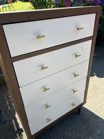 Mid Century Modern Dresser - $90 (Puget)63435820547969122