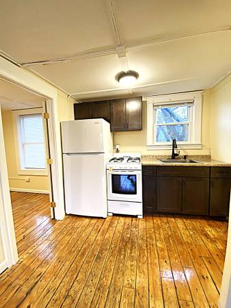 1 47 Willow St - AVAILABLE JUNE 1st, 2026 1