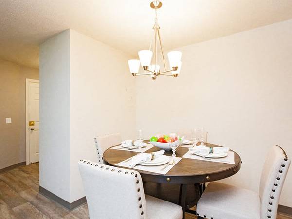 $1,390 / 2br - 905ft2 - Your Perfect Fall Hideaway Awaits (6455 Zane Ave N, Brooklyn Park, MN)63990229948034120