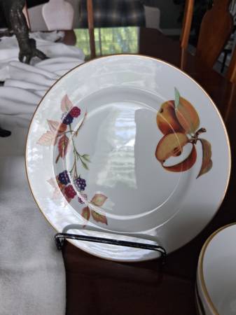 ROYAL WORCESTER EVESHAM GOLD CHINA 1