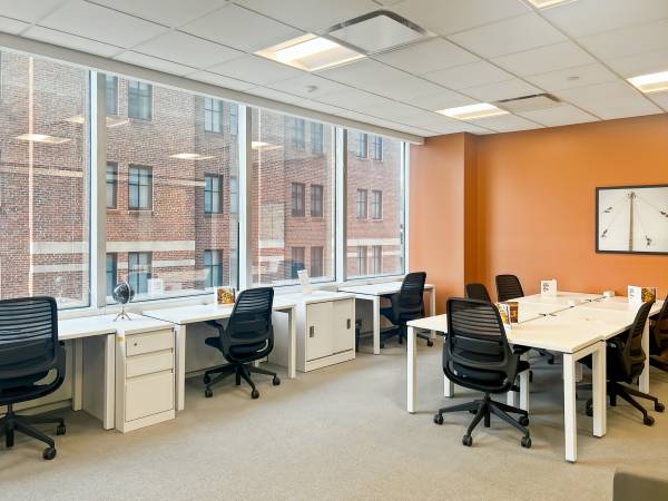 New space, fresh ideas | coworking desks 1