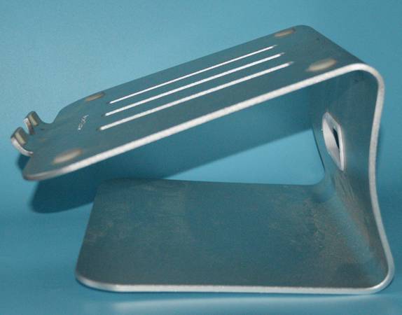 Laptop Stand Aluminum Cooling Laptop (Silver) - $20 (Courthouse-Rosslyn Arlington, VA Area)63471282852993121