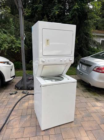 Washer dryer stackable unit 1