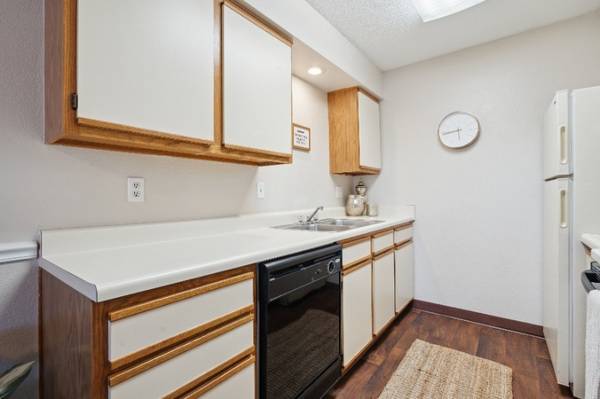 $1,245 / 2br - 920ft2 - 1st Floor with Washer & Dryer - Move In November 1st (NE Cedar Rapids)63815109179009124