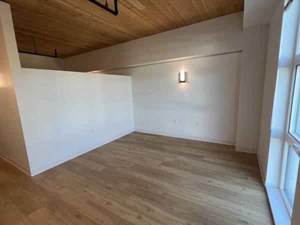 $999 / 331 pies cuadrados - Acceso seguro, bañera/ducha, estufa (540 NE 99th Ave, Portland, OR)63615726646147121