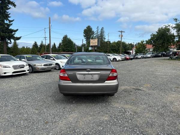 2004 Toyota Camry LE 4D Sedán - $3.999 (Lynnwood, WA)63441639206913123