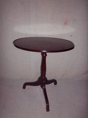 PEDESTAL TABLE 1