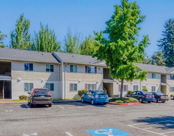 $1,550 / 2br - LLAME AHORA Y PREGUNTE CÓMO AHORRAR $1700 - Afueras de Portland + Lujo 2B (Glenfair)63845977471361124