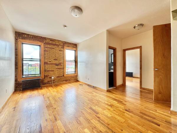 $2,250 / 1br - Crown Heights - Large 1 Bedroom - Elevator - Heat/water included (Crown heights)63661222272515122