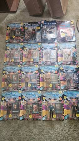 17 Star Wars Figures Unopened 1990's 1