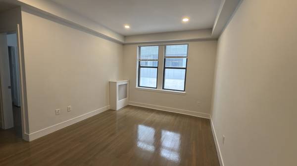 $3,750 / 2br - Renovated Fenway 2 Bed For $3,750 AVAIL NOW NO FEE (Fenway)63828558652931123