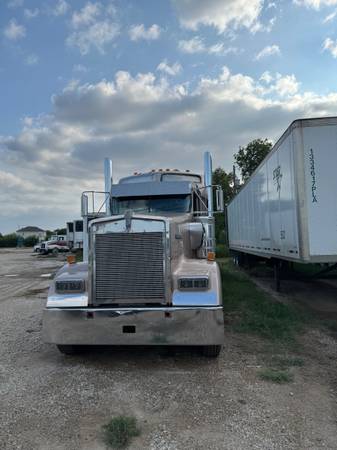Kenworth W900L 1