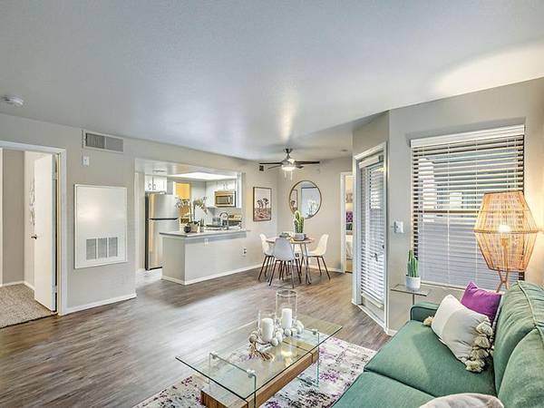 $1,320 / 2br - 1000ft2 - Ceiling Fans, Linen Closet, Controlled Access gate, Great Neighborhood (Las Vegas)63907027662850121