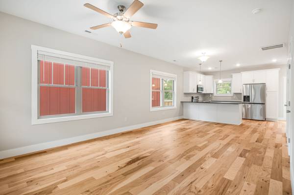 $2300.00 / 2br - 1296ft2 - Bright, Modern Living: 2BR/2.5BA Craftsman w/ High Ceilings, Pet Perks64029204621443121