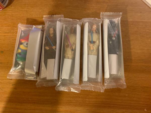 Star Wars and minion cereal pens 1