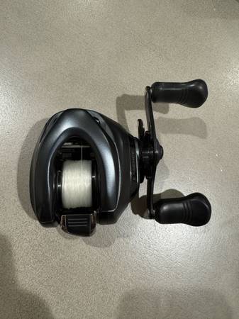 Shimano 17 Exsence DC XG Right Handed 1