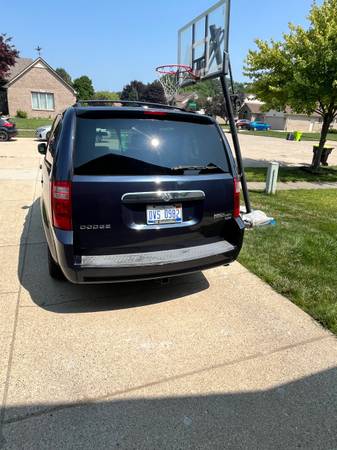 Minivan Dodge Caravan SXT 2009 - $5,750 (Macomb)63622089286915123