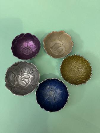 Martha Stewart Flower Shaped Bowls 1