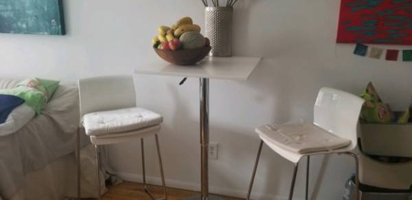 $1,700 / 2br - Large furnished room for rent in hell's kitchen (Midtown West)63827341094273122