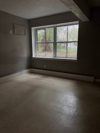 $1,400 / 2br - Section 8 Welcome! 1st floor  Heat and Hot water included (45 Batbour st Hartford ct)63989074372611123