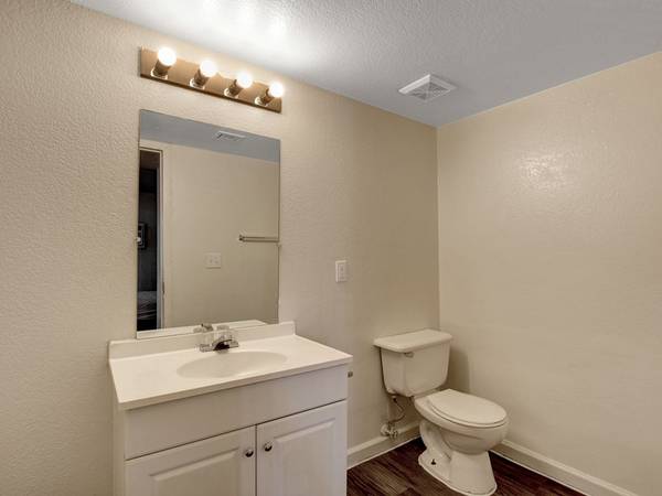 $285 / 350ft2 - Free Cable TV, Pets Allowed, On-Site Maintenance (4244 n las vegas blvd, las vegas, NV)63859498136195122