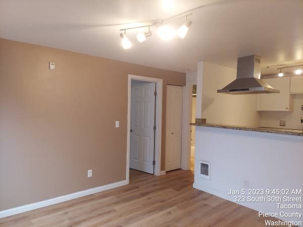 $1,350 / 1br - 432ft2 - Tacoma darling 1 bdrm 1 bth w washer/dryer. Avail NOW!! (Tacoma)63688314837379124