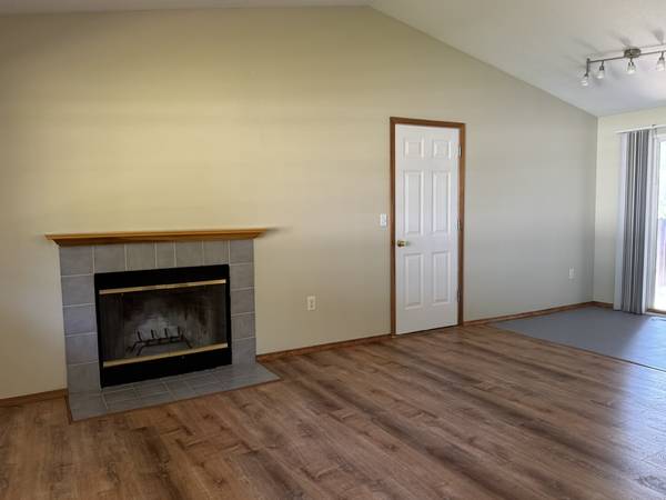 $2,800 / 3br - 1200ft2 - Rad Ranch! (Brentwood-Darlington)63914855515266124