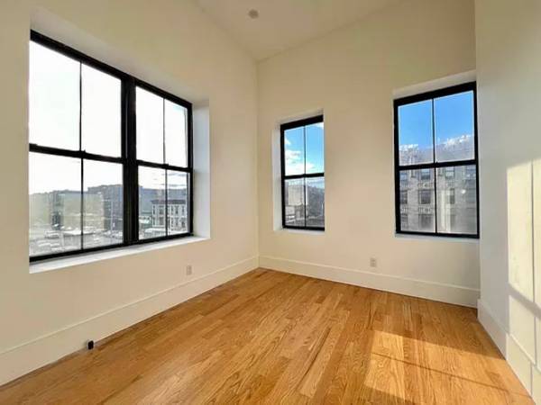 $2,699 / 2br - Modern Style 2 Bedroom in Crown Heights - Laundry, Roof, Bike Storage (Crown Heights)63809019509507122