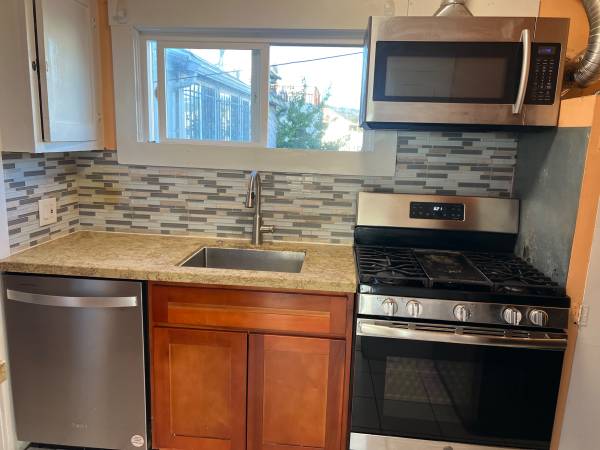 $2,200 / 2br - 700ft2 - Oakland new Chinatown 5th Ave new remodeled 2 bed 1 bath  with washer (oakland east)63965991267715120
