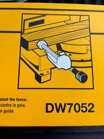 Dewalt  Accessory Material Clamps 1