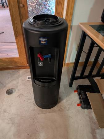 Top loading hot and cold water dispenser 1