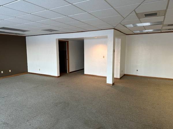 $1,095,000 / 5742ft2 - Southside Warehouse/Office Building - FOR SALE (7900 King Street)64014172014211121