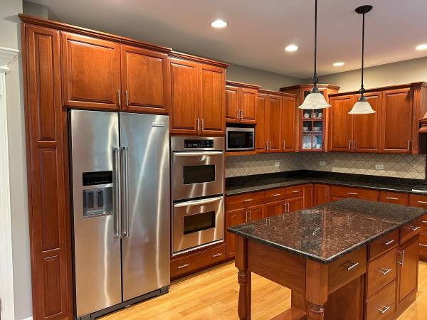 Cabinets, Appliances & Granite Counters 1
