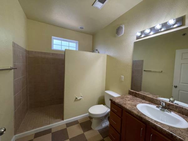 $1,799 / 3br - 1496ft2 - 3 bedroom apt #202 1month bae free credited app & admin (Asheville)64029210902785124