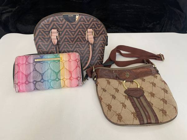 3 bolsos pequeños - Betsey Johnson - US Polo - Aldo - $25 (Columbia, MO)63471026157571122
